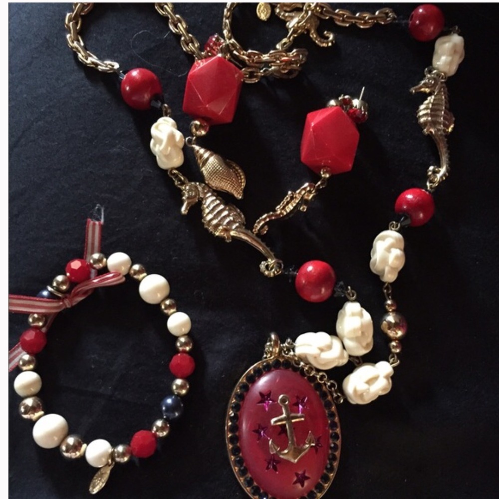 Tarina Tarantino set